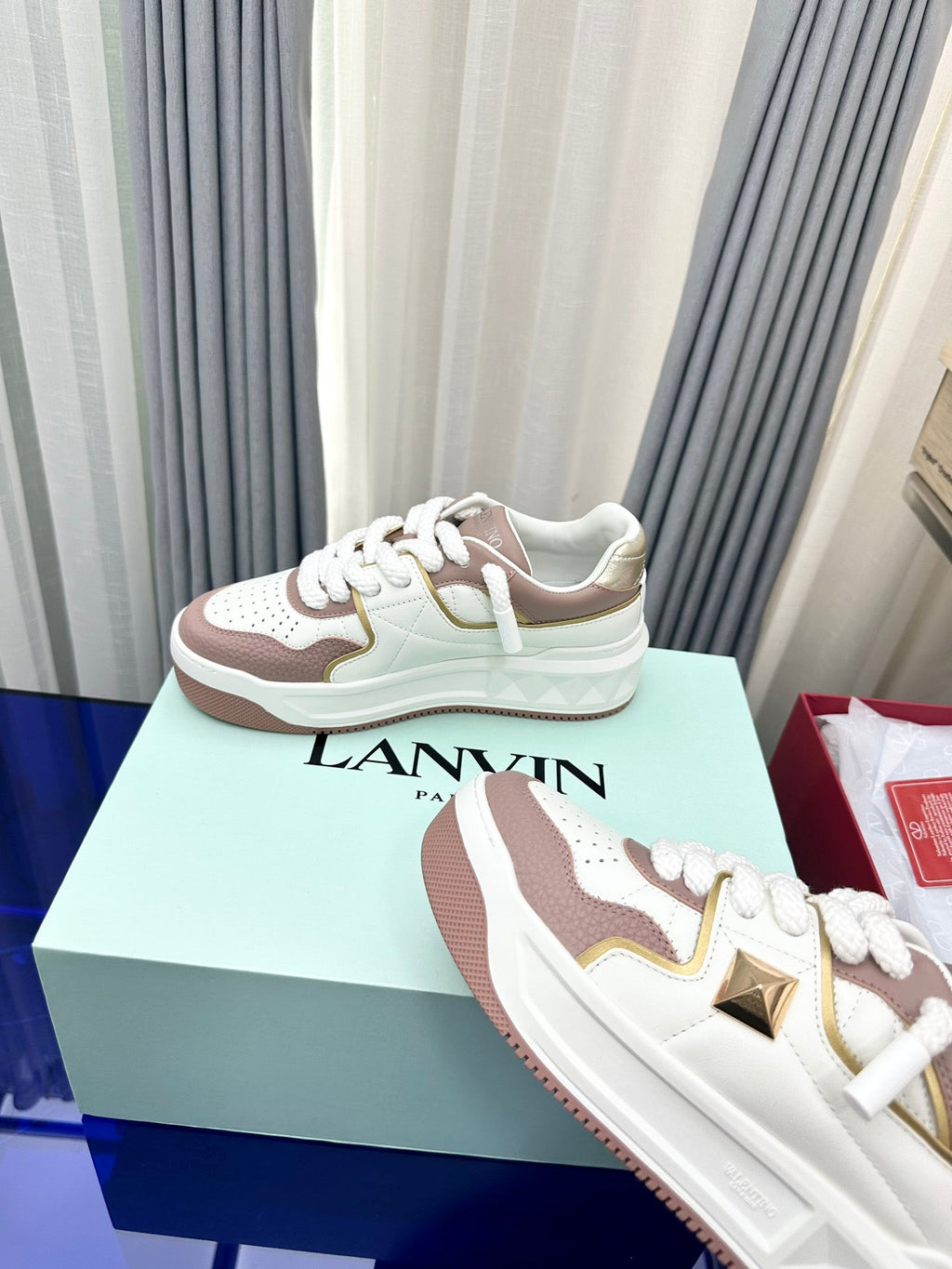 One Stud Garavani Rose Cannelle White One Stud XL Sneakers