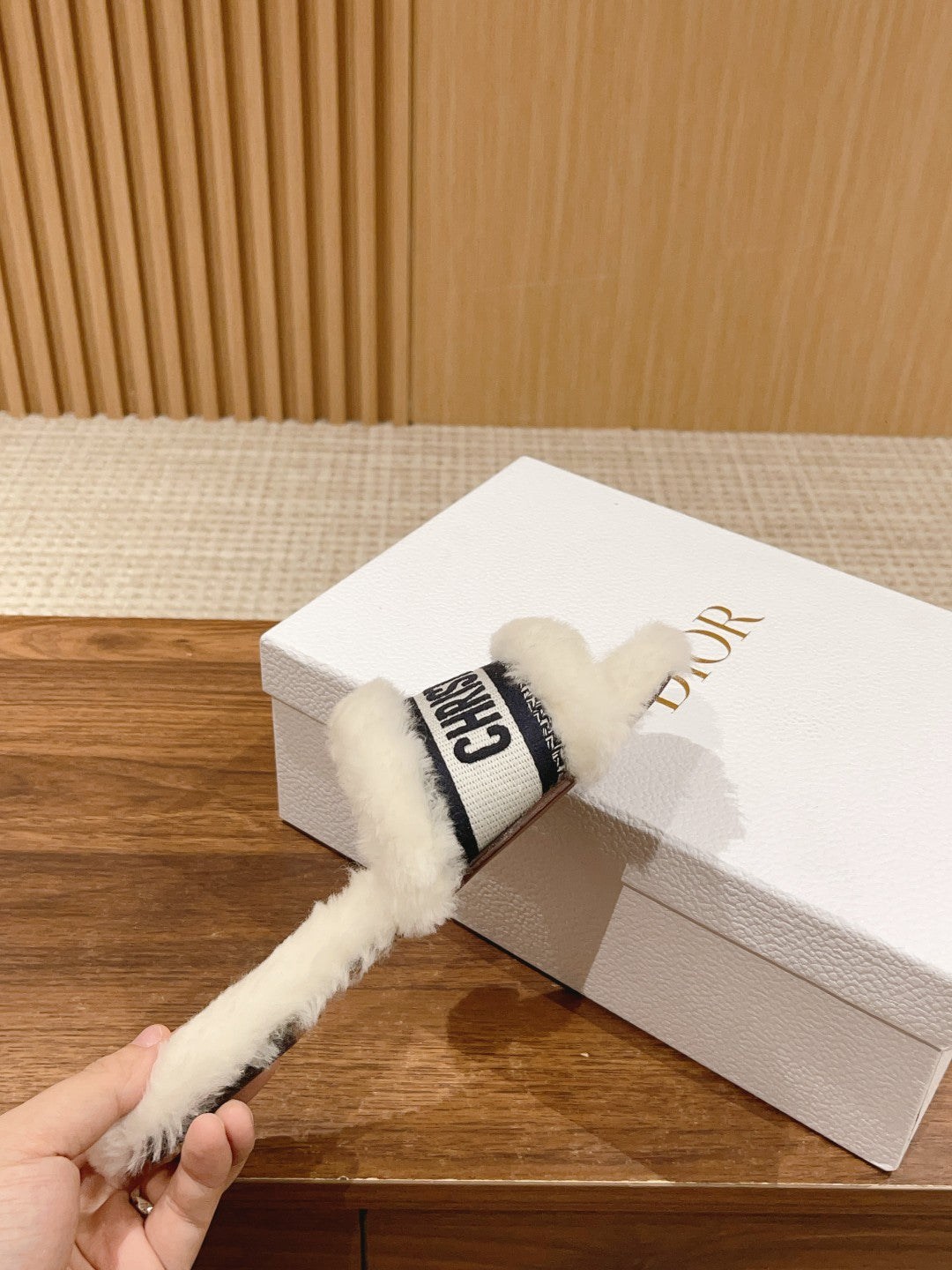 CD Dway Slide White Black Fleece Lining And Canvas Fabric