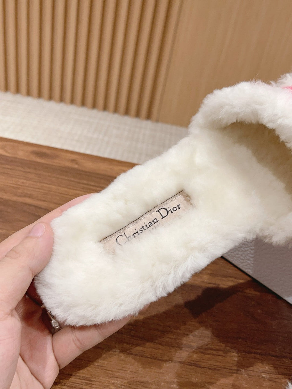 CD Dway Slide White Pink Fleece Lining And Canvas Fabric
