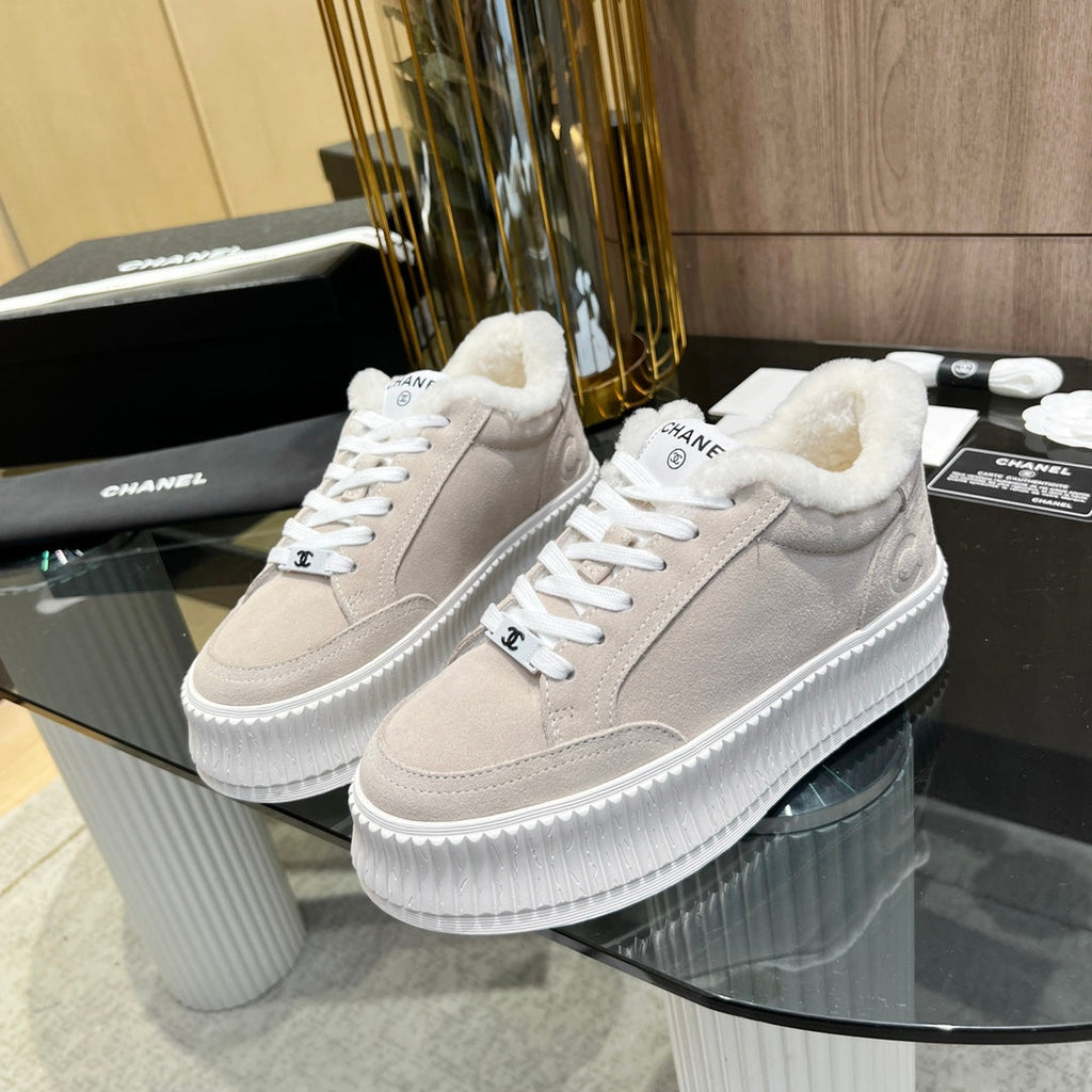 CC Sneaker Light Beige Suede With Fleece Lining 944567