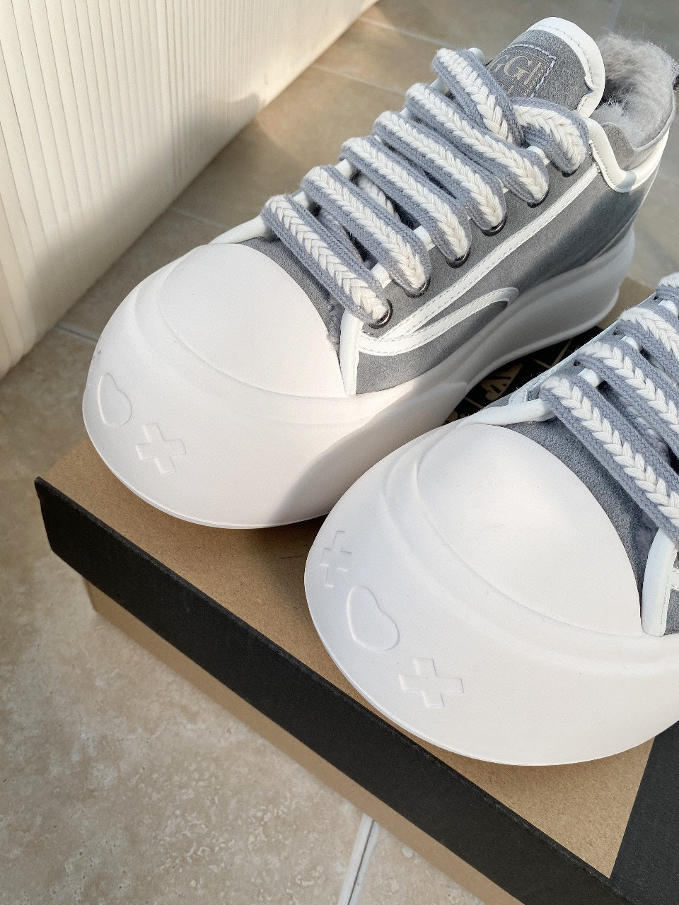 UGG Casual Sports Sneakers Grey White Suede Wool Rubber 512823
