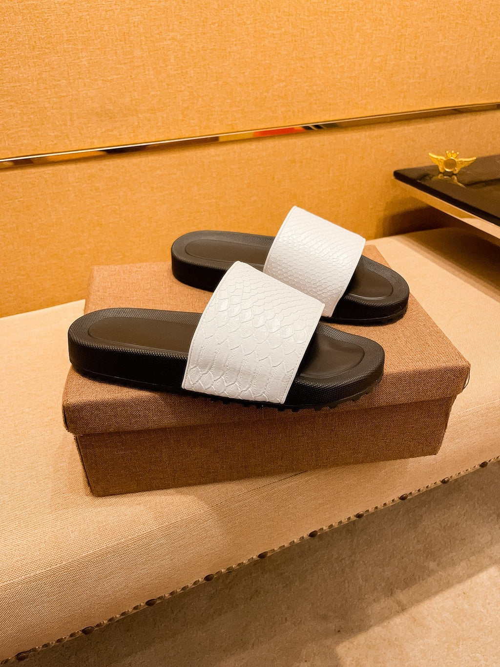 GG Men's Slide White Cowhide 709746
