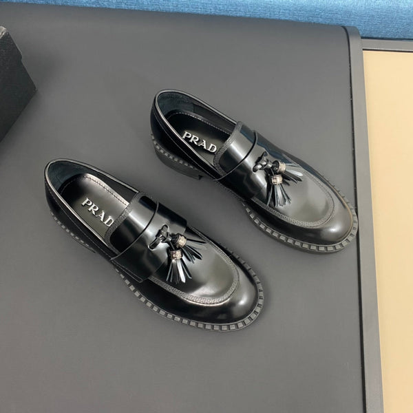 PRA LOAFER IN GLOSSY BLACK LEATHER WITH TASSEL