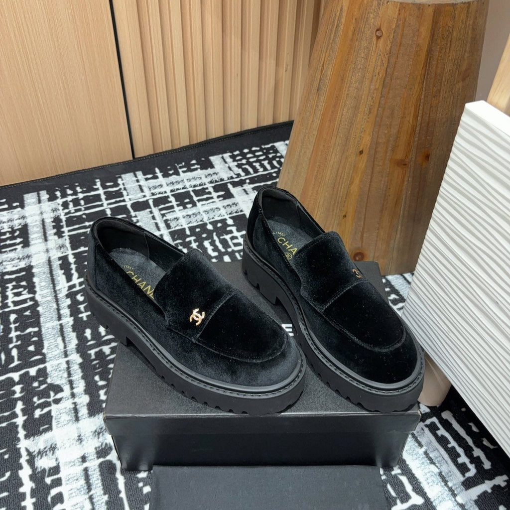 CC LOAFER THICK-SOLED IN BLACK VELVET