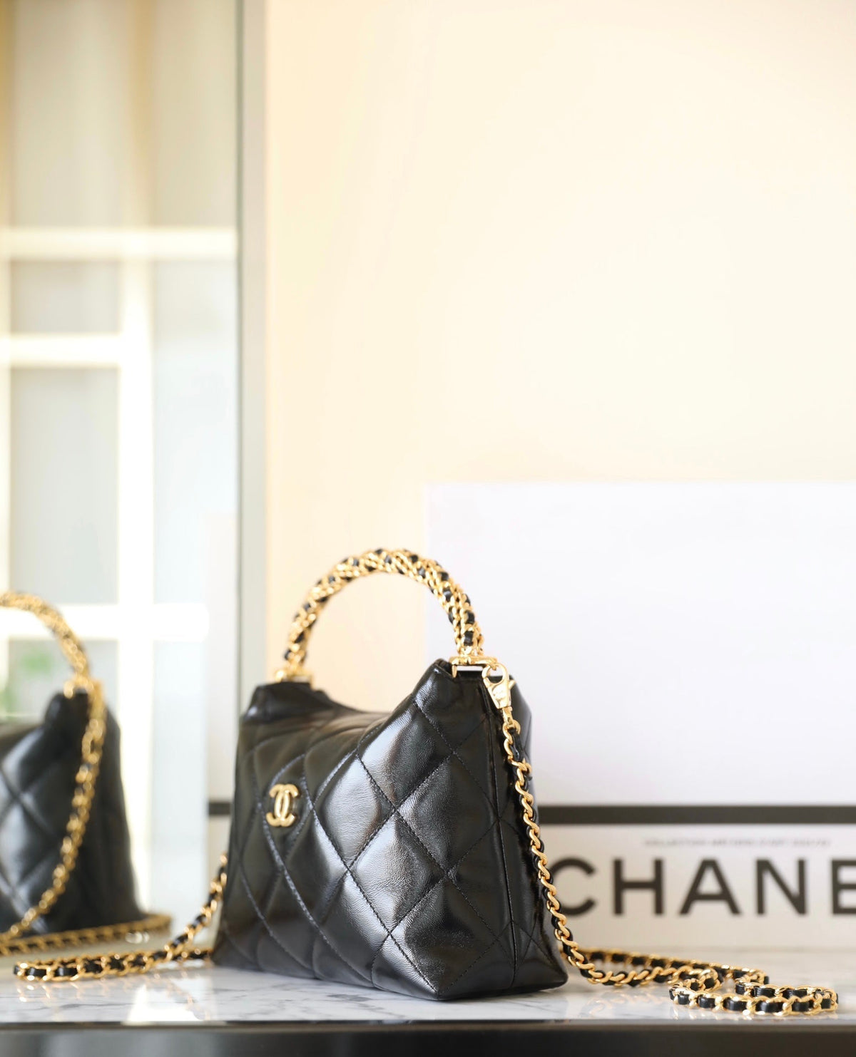 24B Cluth With Chain Black Lambskin Gold Hardware