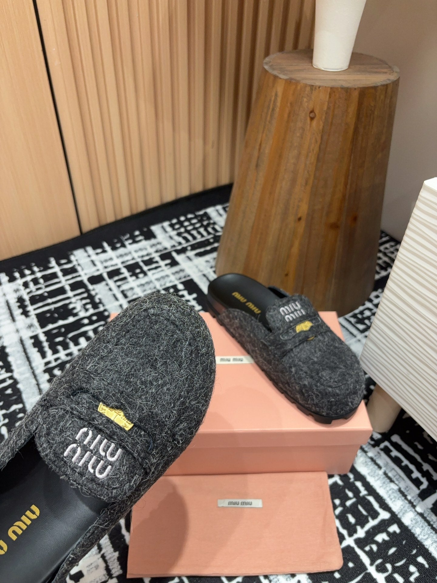 Miu slippers Black   Wool