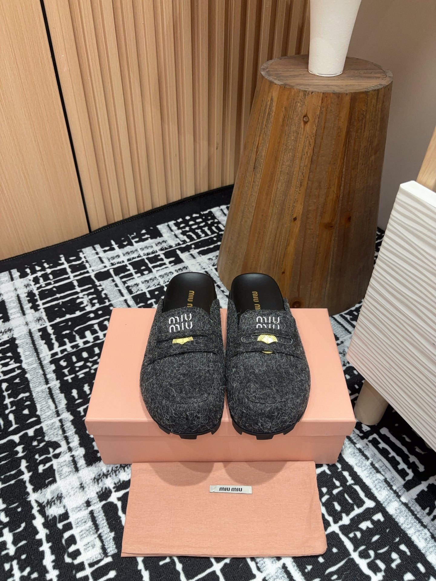 Miu slippers Black   Wool