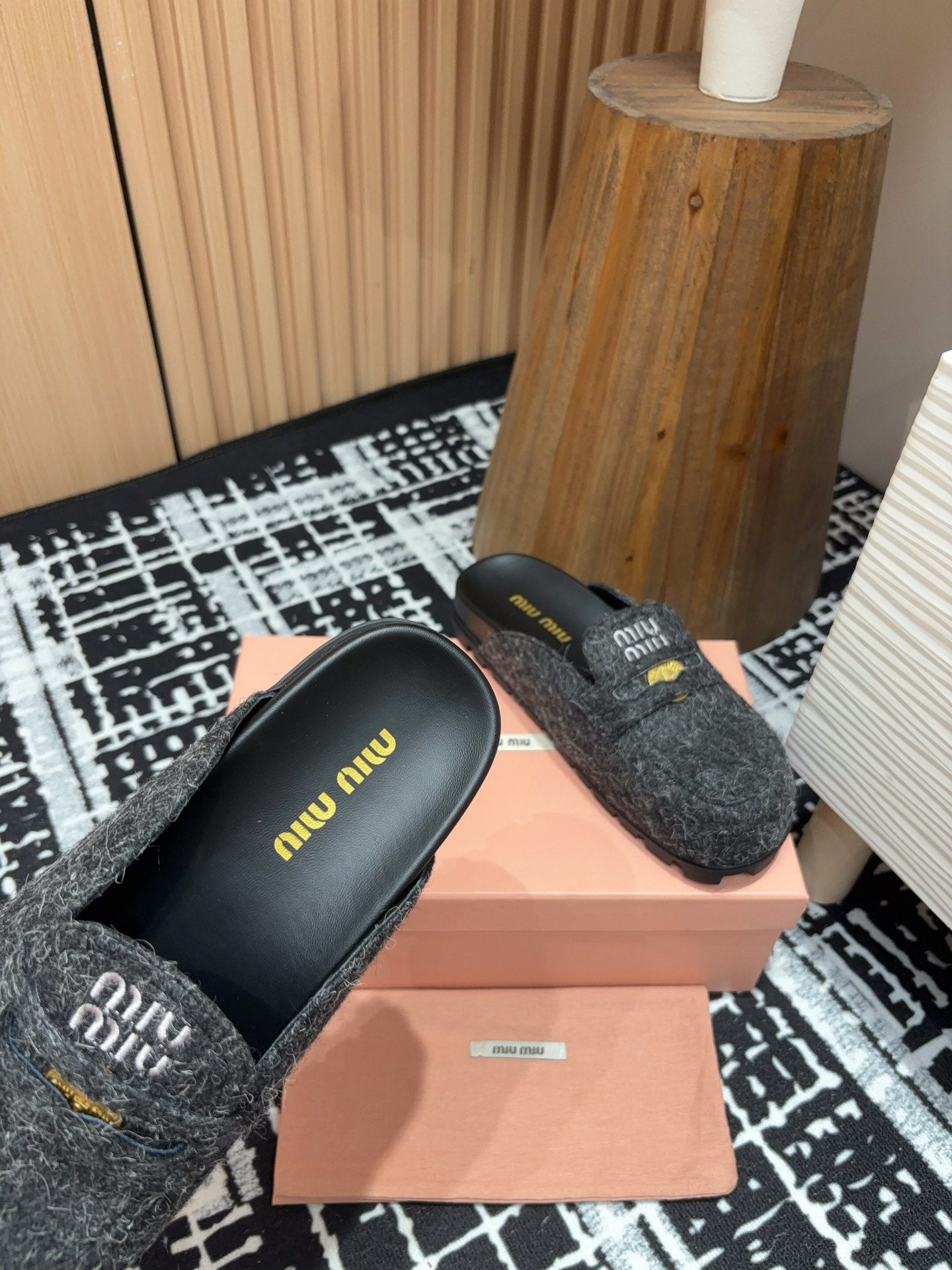 Miu slippers Black   Wool