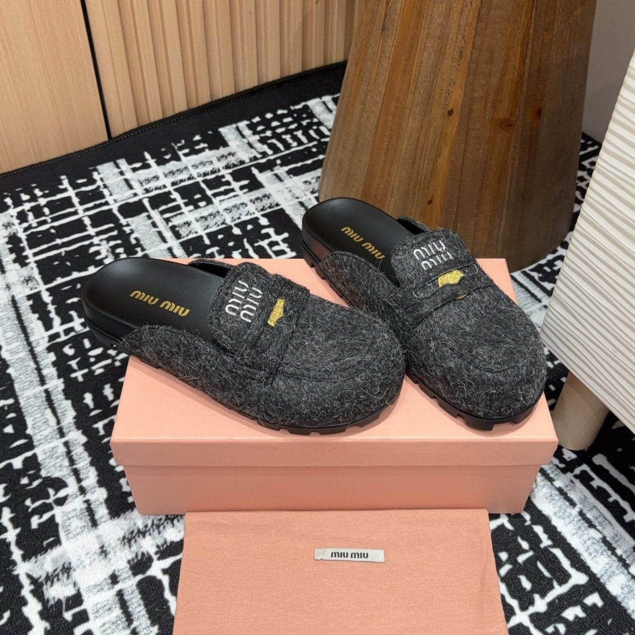 Miu slippers Black   Wool