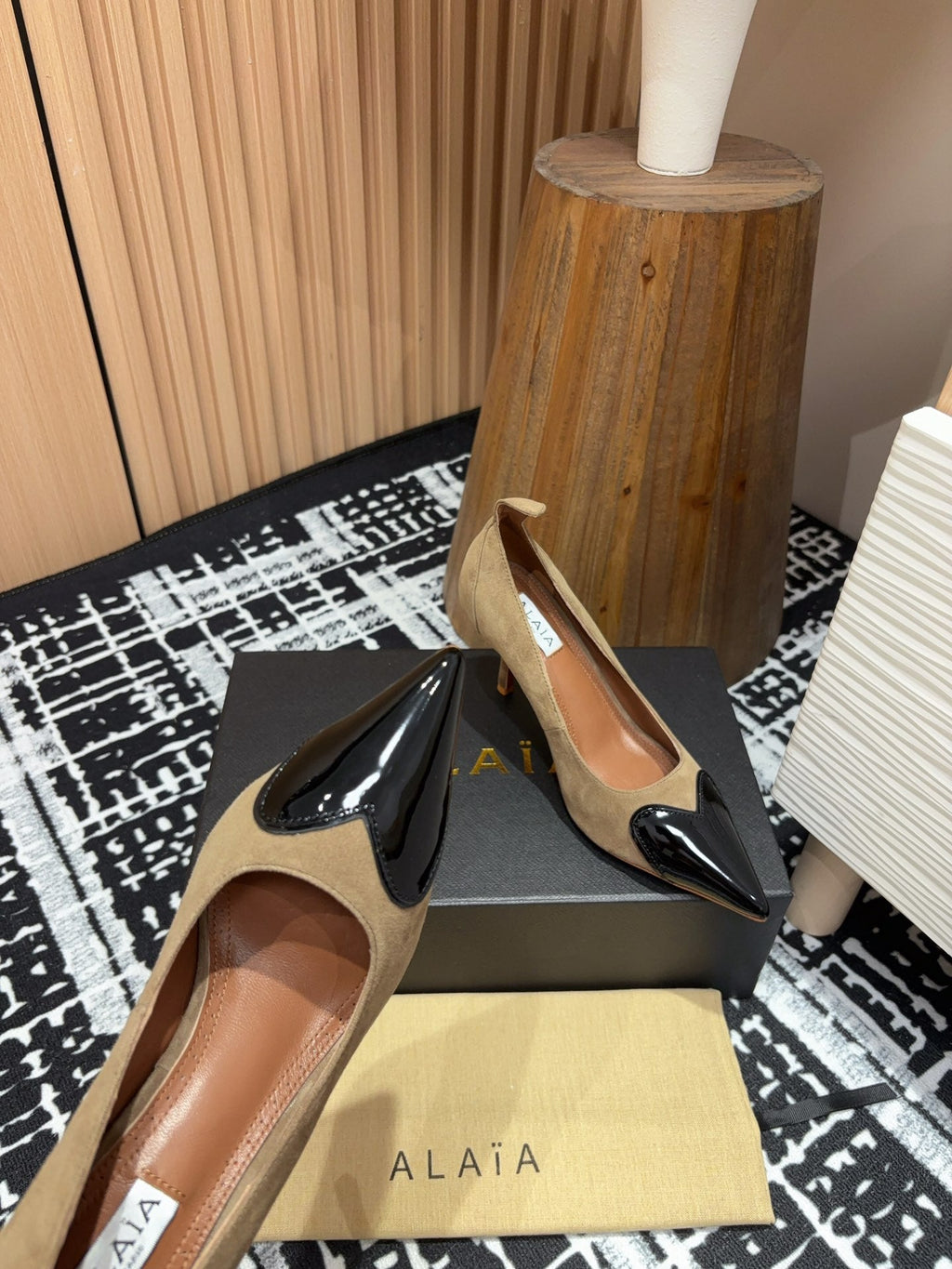 Alaia Pump Coeur 85mm In Moss Brown Suede 933080
