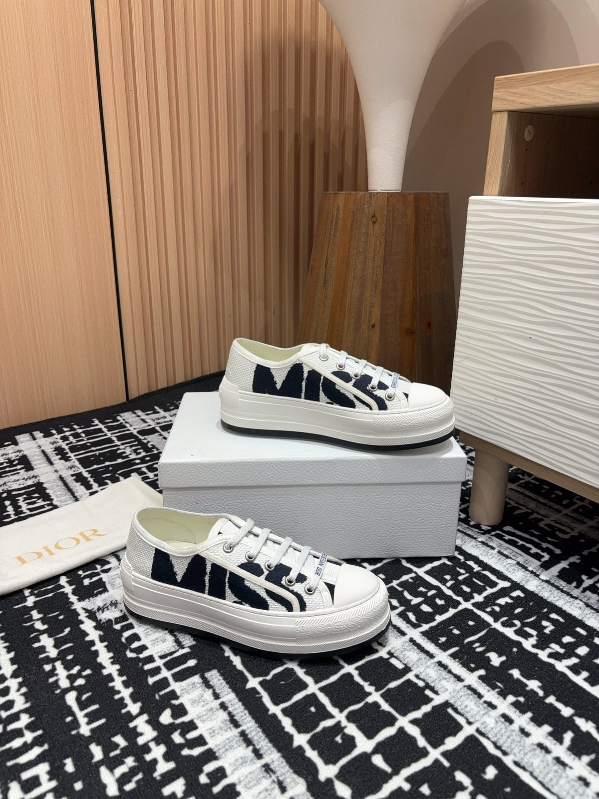 CD Walk'n'Dior Platform Sneaker Black White Miss Canvas