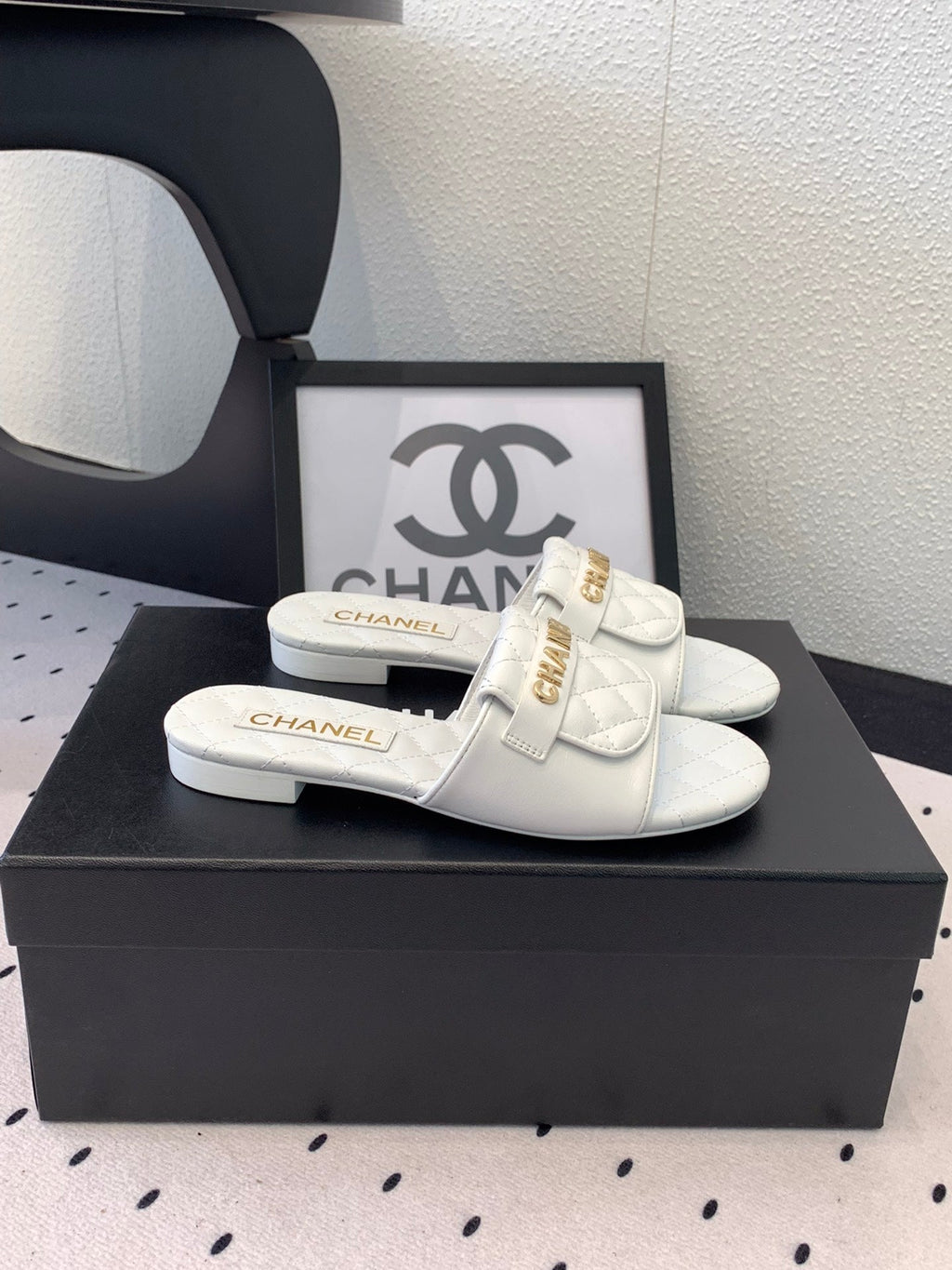 CC Slippers In White Quilted Cowhide 147028