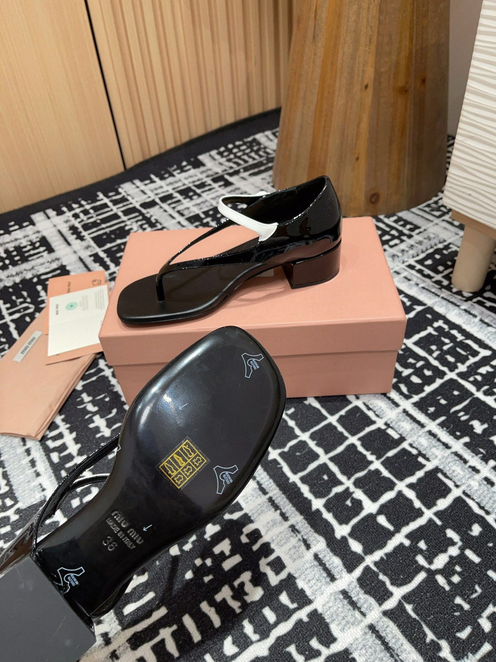 Miu High Thong Sandals With White Strap In Black Glossy Lambskin