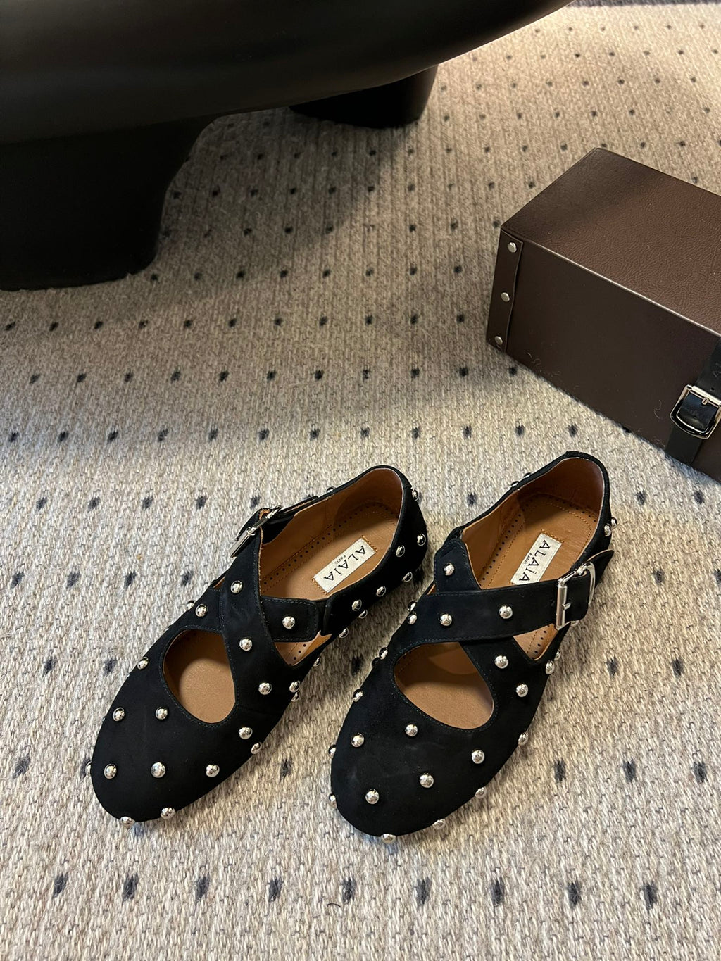 Alaia 25 Criss Cross With Stud Ballet Flats Black Suede Sheepskin 303693
