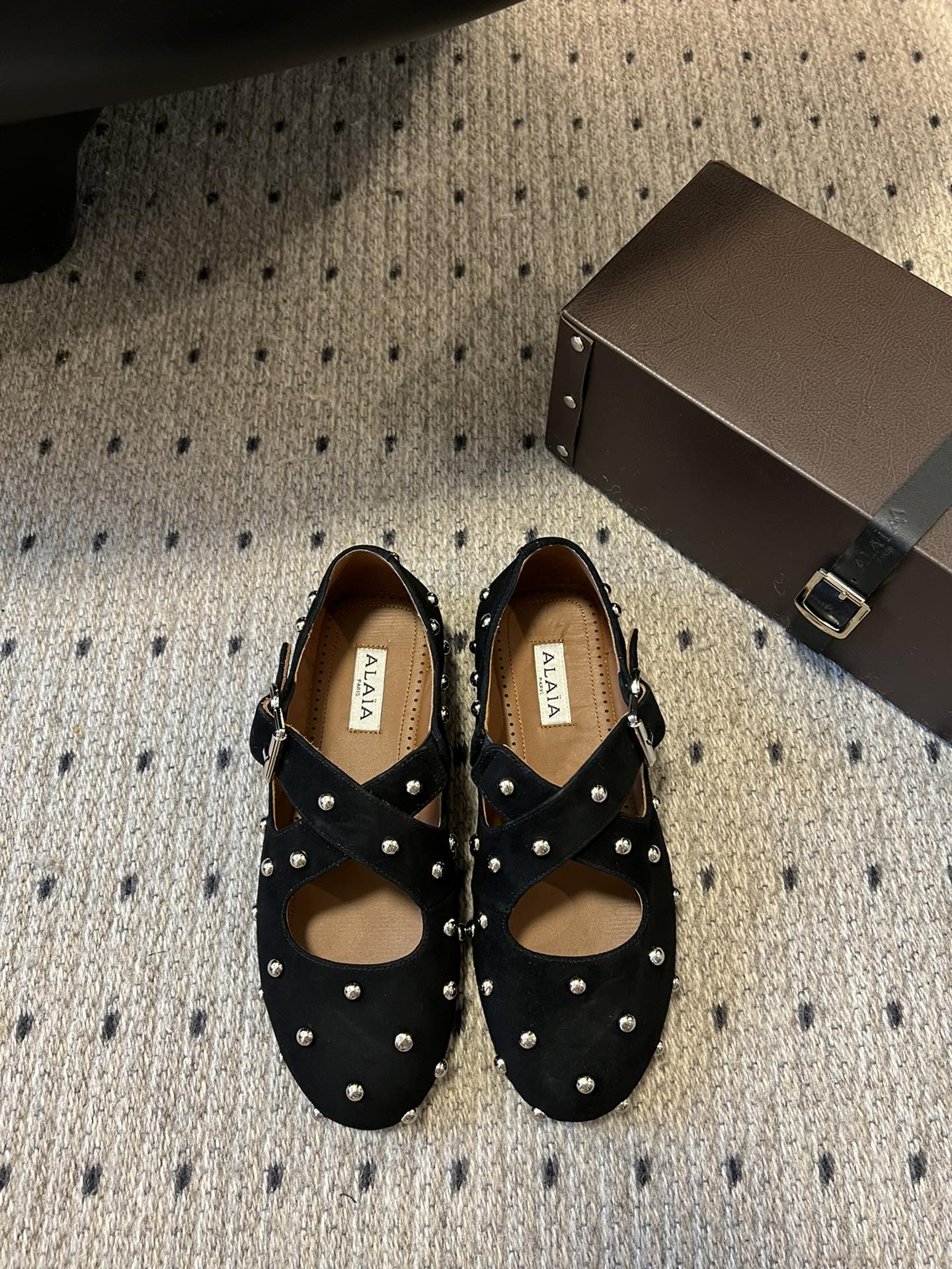 Alaia 25 Criss Cross With Stud Ballet Flats Black Suede Sheepskin 303693