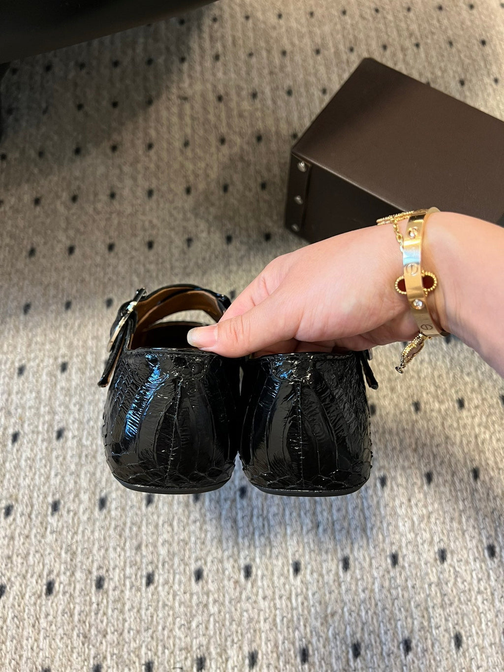 Alaia 25 Criss Cross With Stud Ballet Flats Black Sheepskin 303697