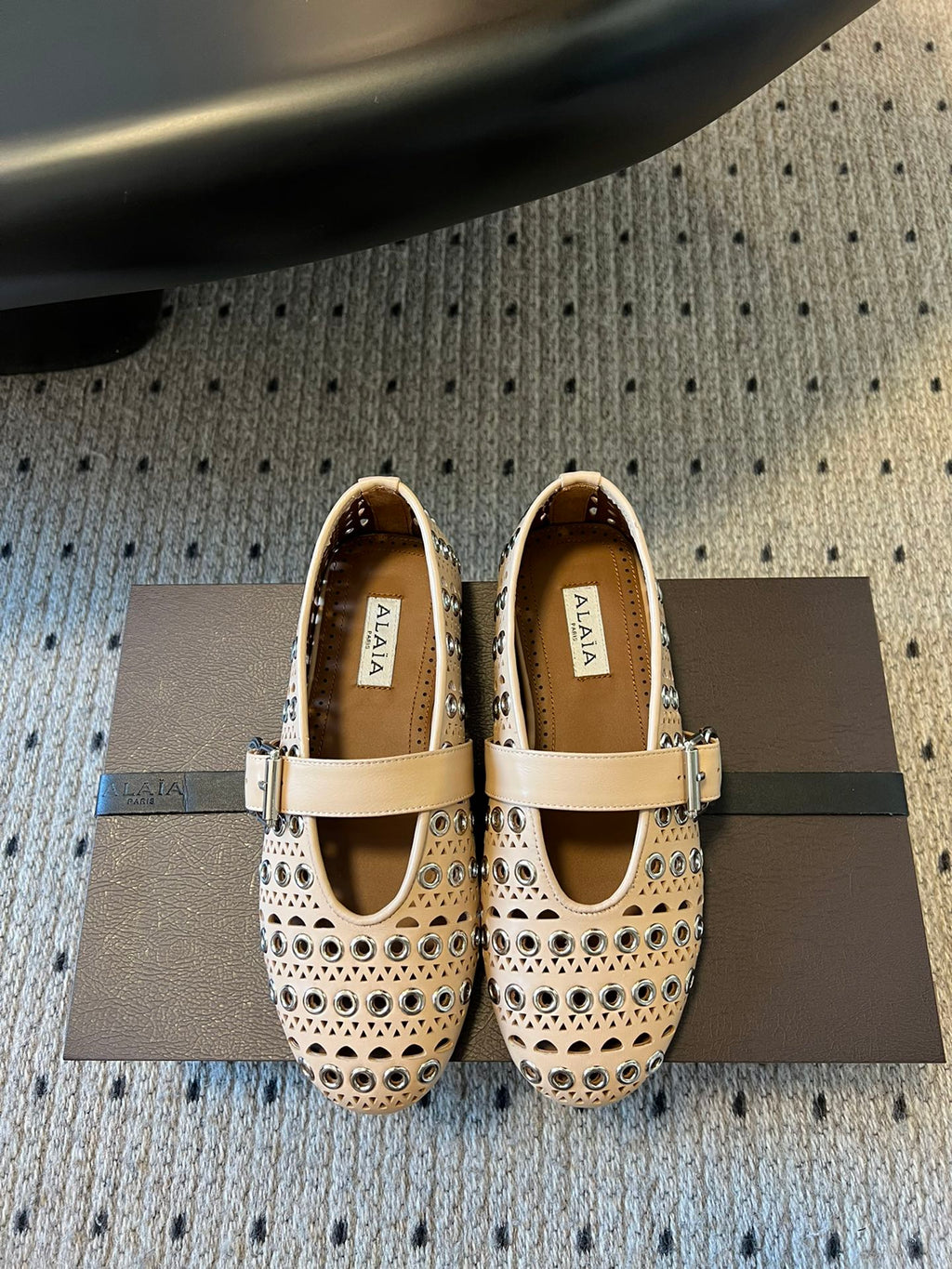 Alaia 25 Vienne With Eyelets Ballet Flats Nude Lambskin 303718