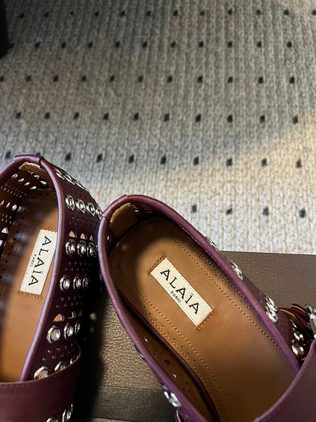 Alaia 25 Vienne With Eyelets Ballet Flats Garnet red Lambskin 303719