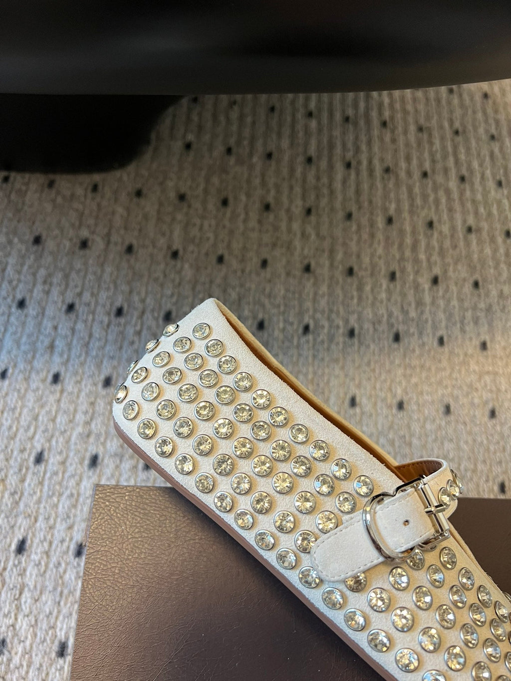 Alaia 25 Strass Ballet Flats White Suede Goatskin 303727