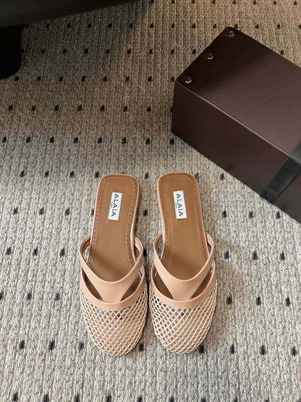 Alaia 25 Infradito Fishnet Flat Mules Nude Lampskin 303707