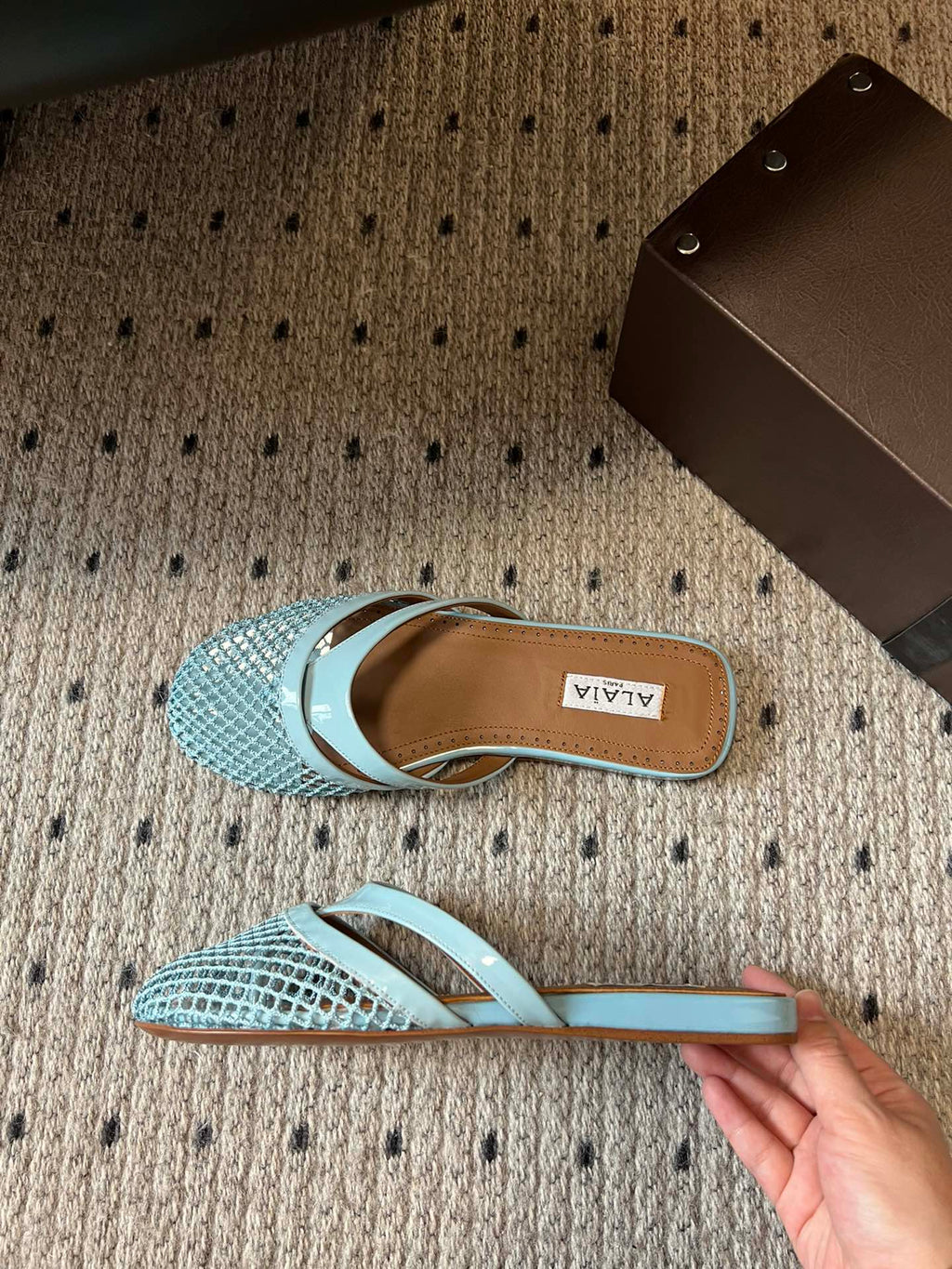 Alaia 25 Infradito Fishnet Flat Mules Lagoon Green Lampskin 303711
