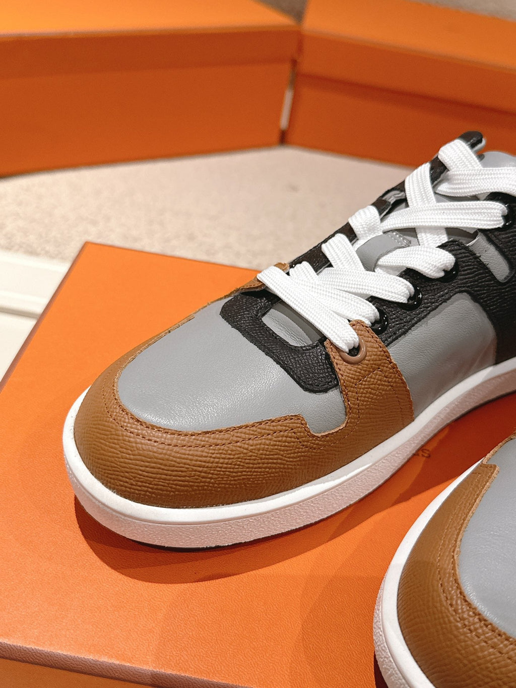 HM 25ss Sneakers Gray Black Brown Cowhide 577546