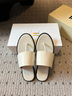 Signum Flat Sandal in White Sheepskin 282428