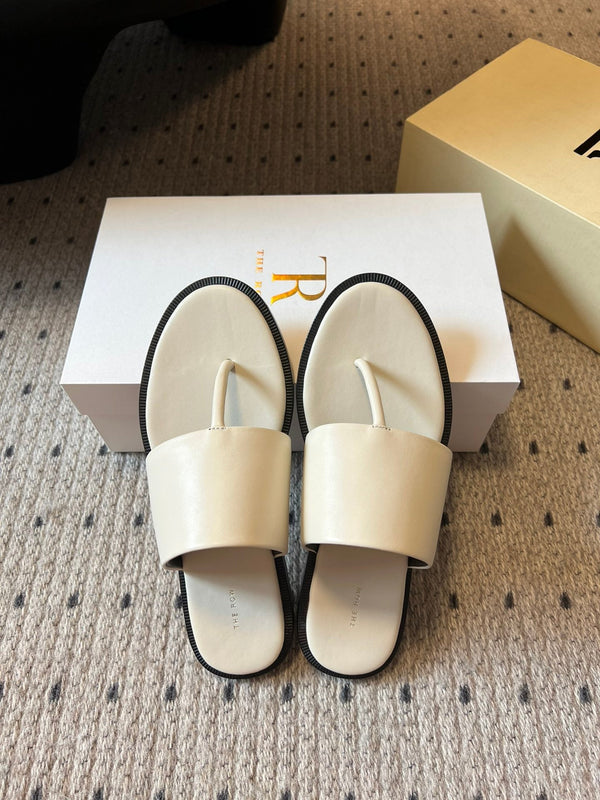 Signum Flat Sandal in White Sheepskin 282428