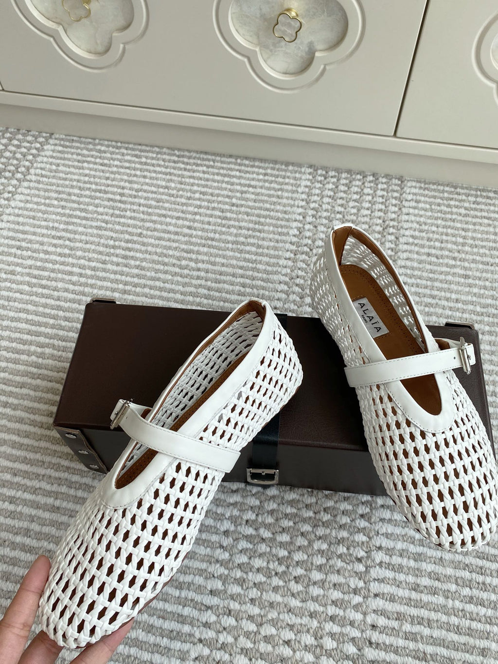 Alaia Women's Ballet Flat White Lambskin 291054