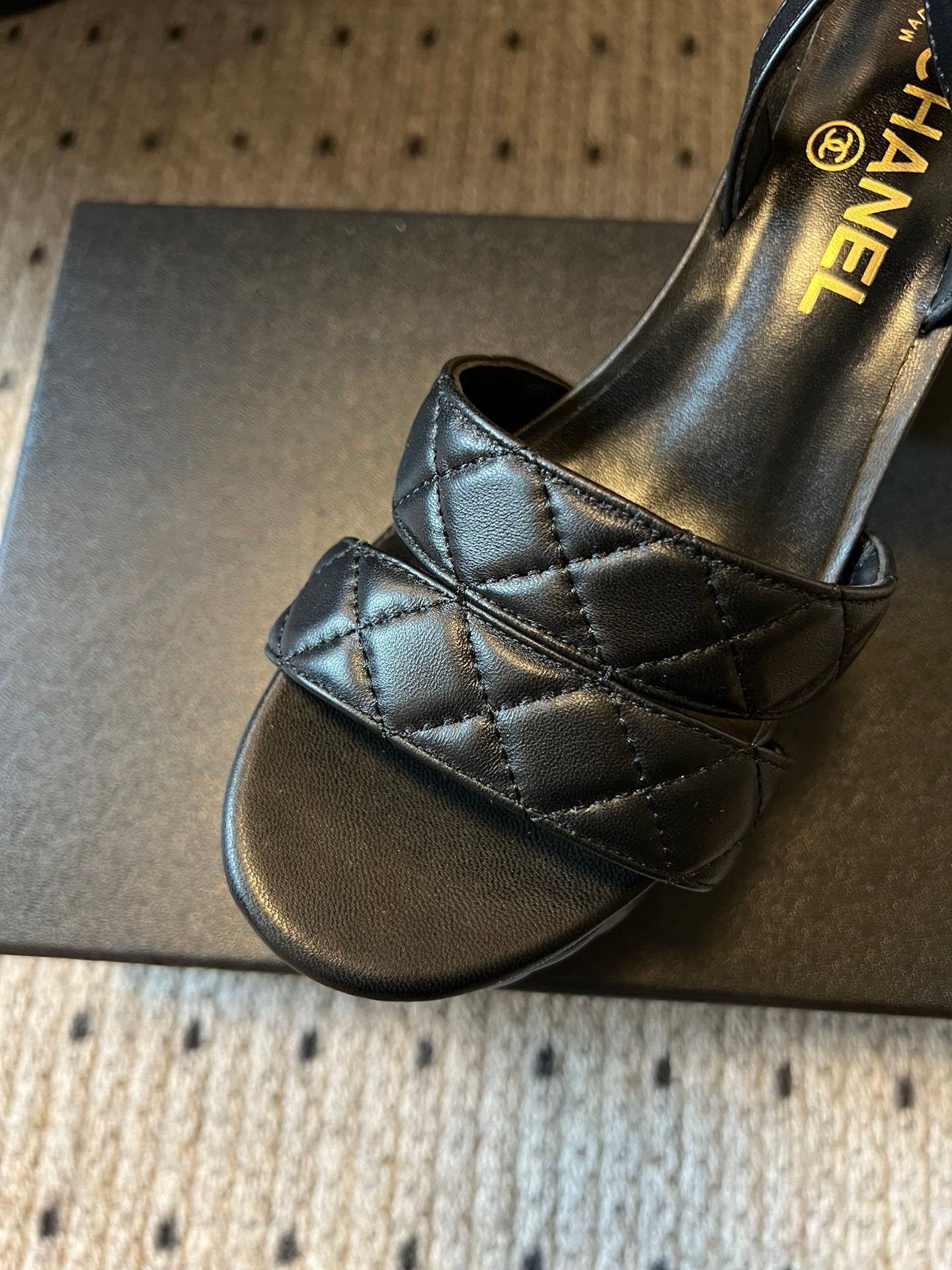 CC 25SS Platform Sandals 5.5cm Black Sheepskin 319628
