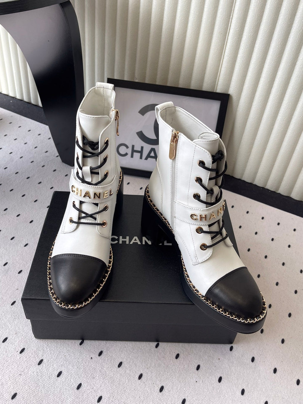 CC Buckle Ankel Boots With Chain 100mm White Black Sheepskin GHW 432501