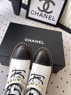 CC Buckle Ankel Boots With Chain 100mm White Black Sheepskin GHW 432501