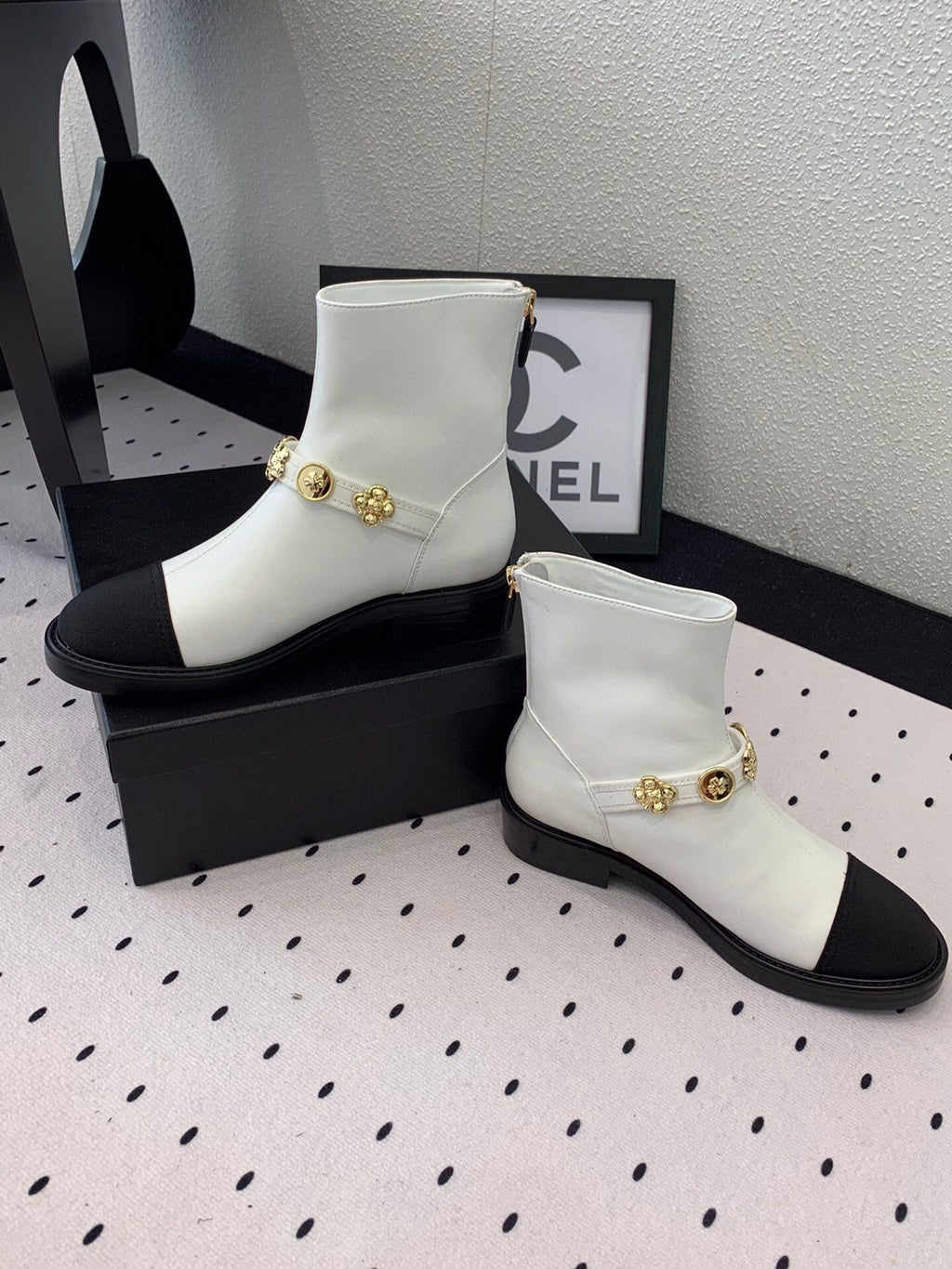 CC 24 Mold GHW Classic Ankle Boots 30mm Black White Sheepskin 432511