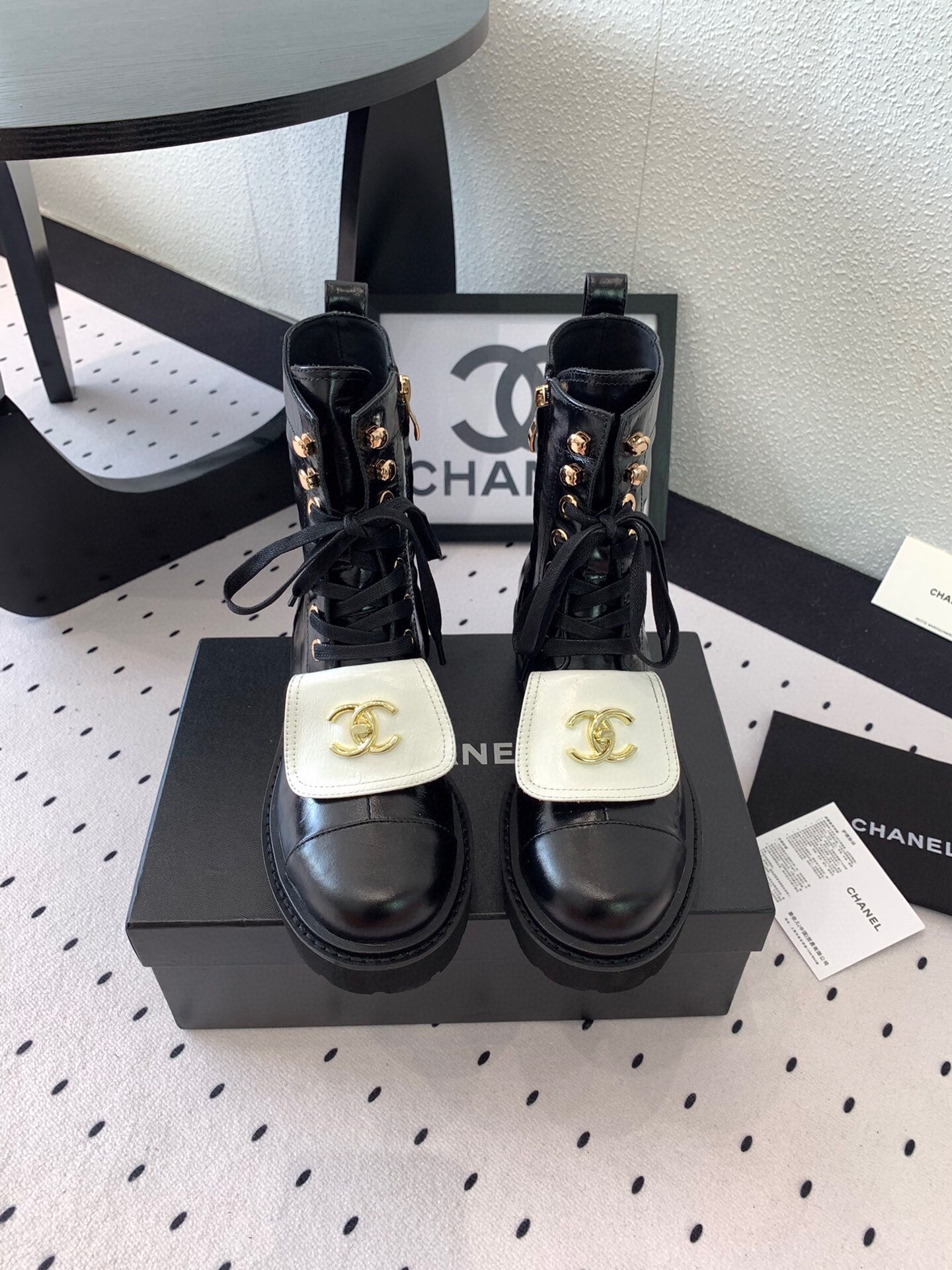 CC Split Toe Ankle Boot 40mm White Black Sheepskin Rubber GHW 432517