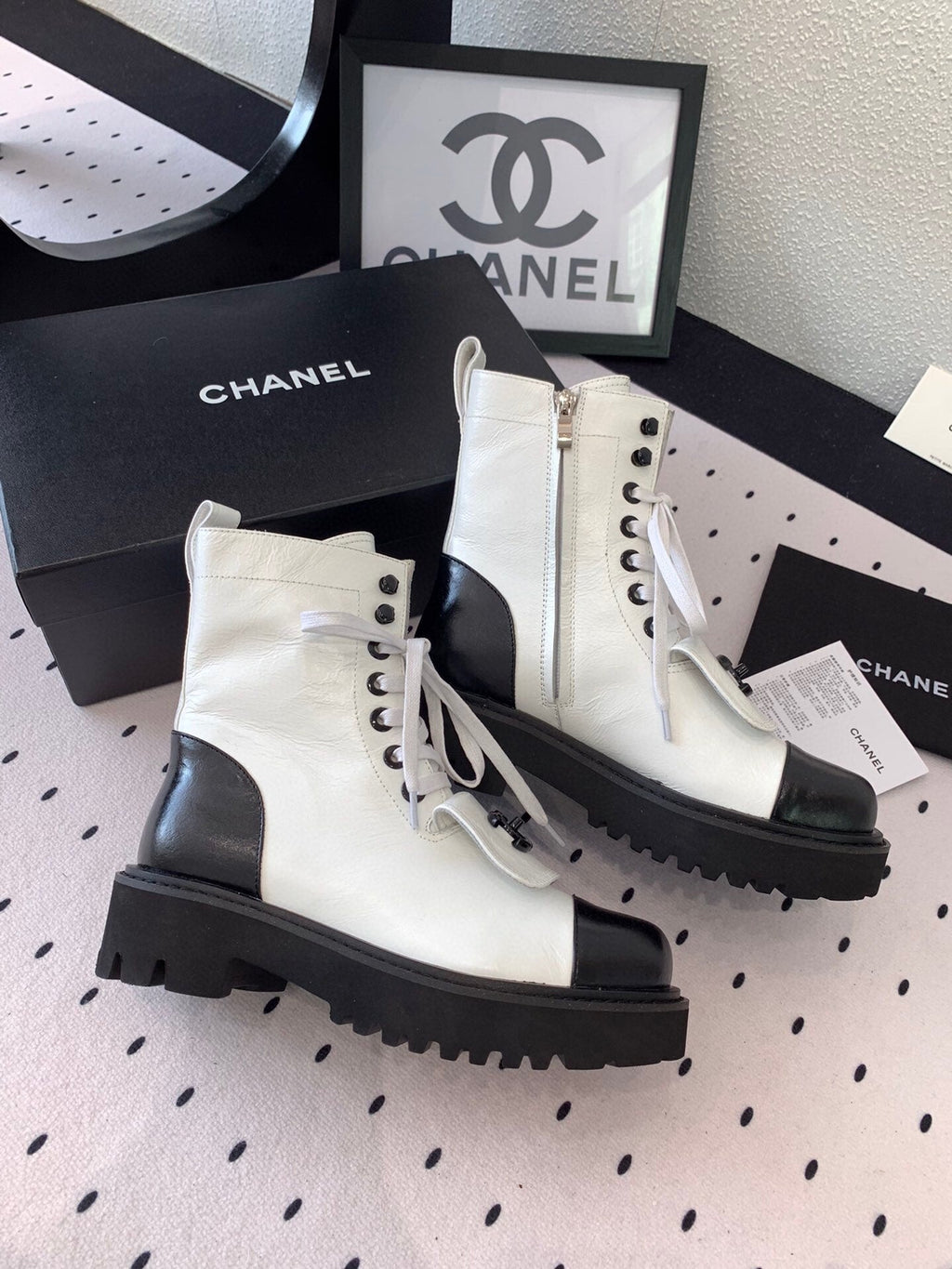 CC Split Toe Ankle Boot 40mm White Black Sheepskin Rubber 432518