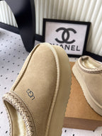 UGG TAZZ Slippers Soft Beige Suede And Wool 514148