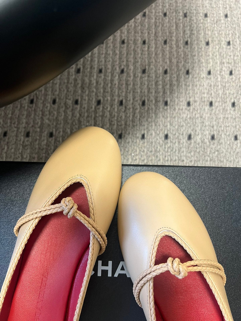 BV 26s Flats Mules Beige Calfskin