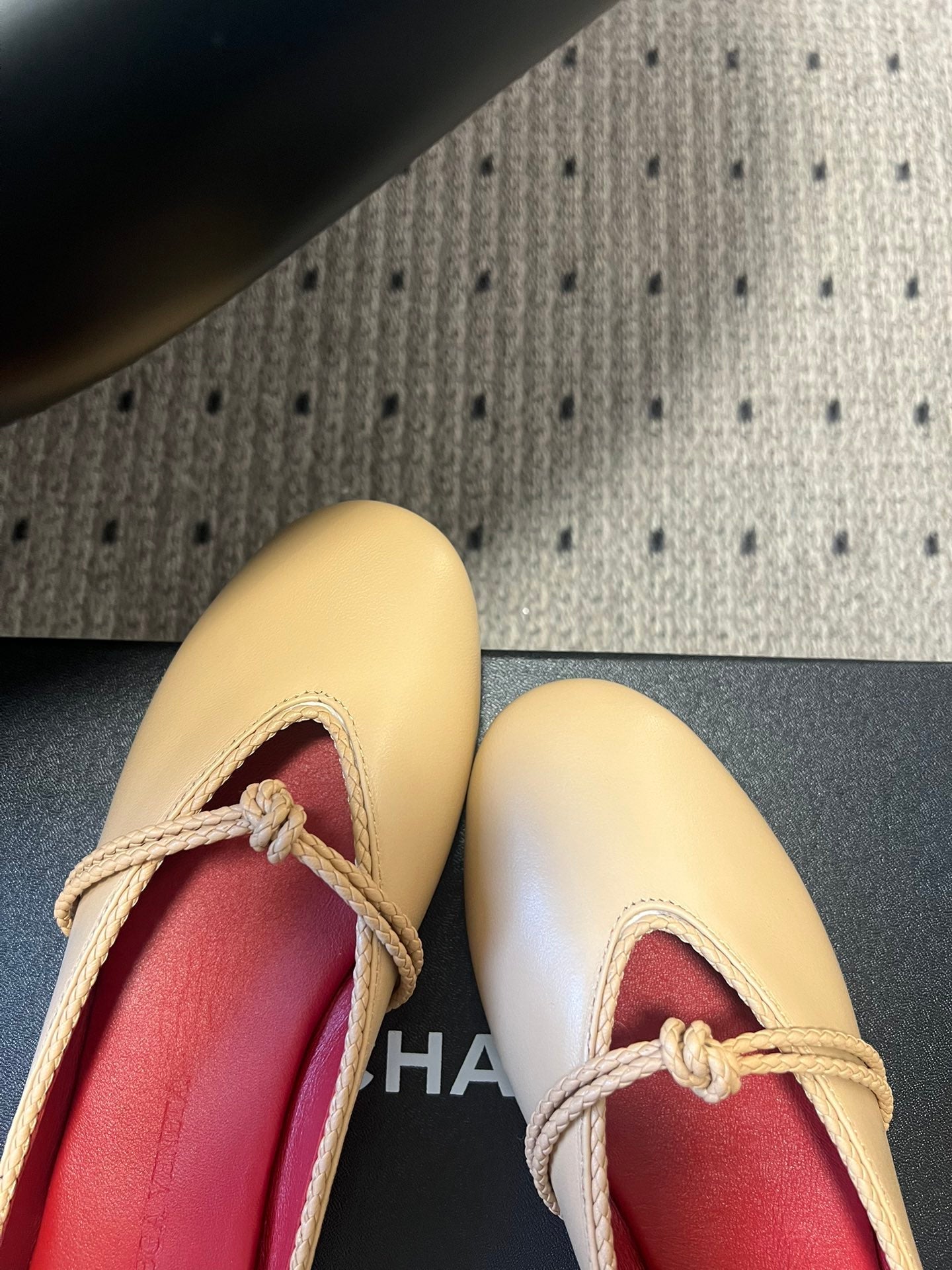 BV 26s Flats Mules Beige Calfskin