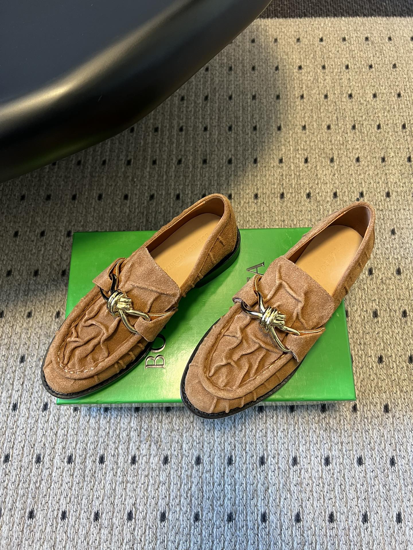 BV Astaire Loafers Knotted Brown Crinkled-Suede Leather 616653