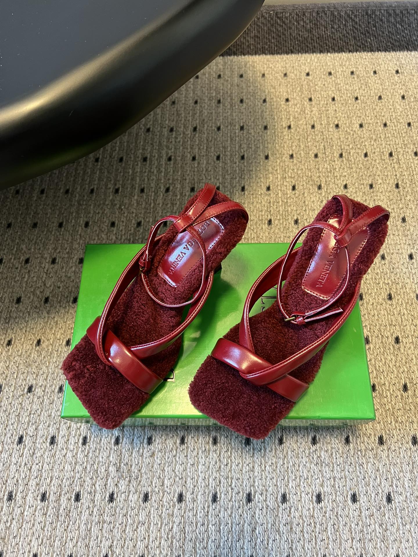 BV 26s Square-Toe High-Heel Sandals 9cm Red Lambskin Wool