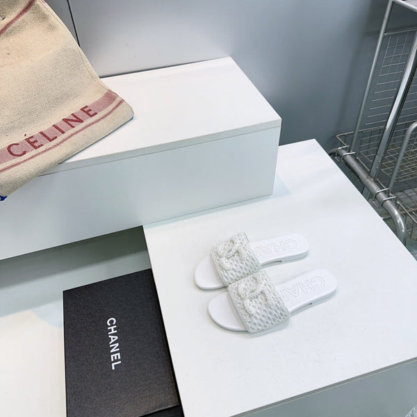 CC Flat Sandals White Knitted Sheepskin 628644