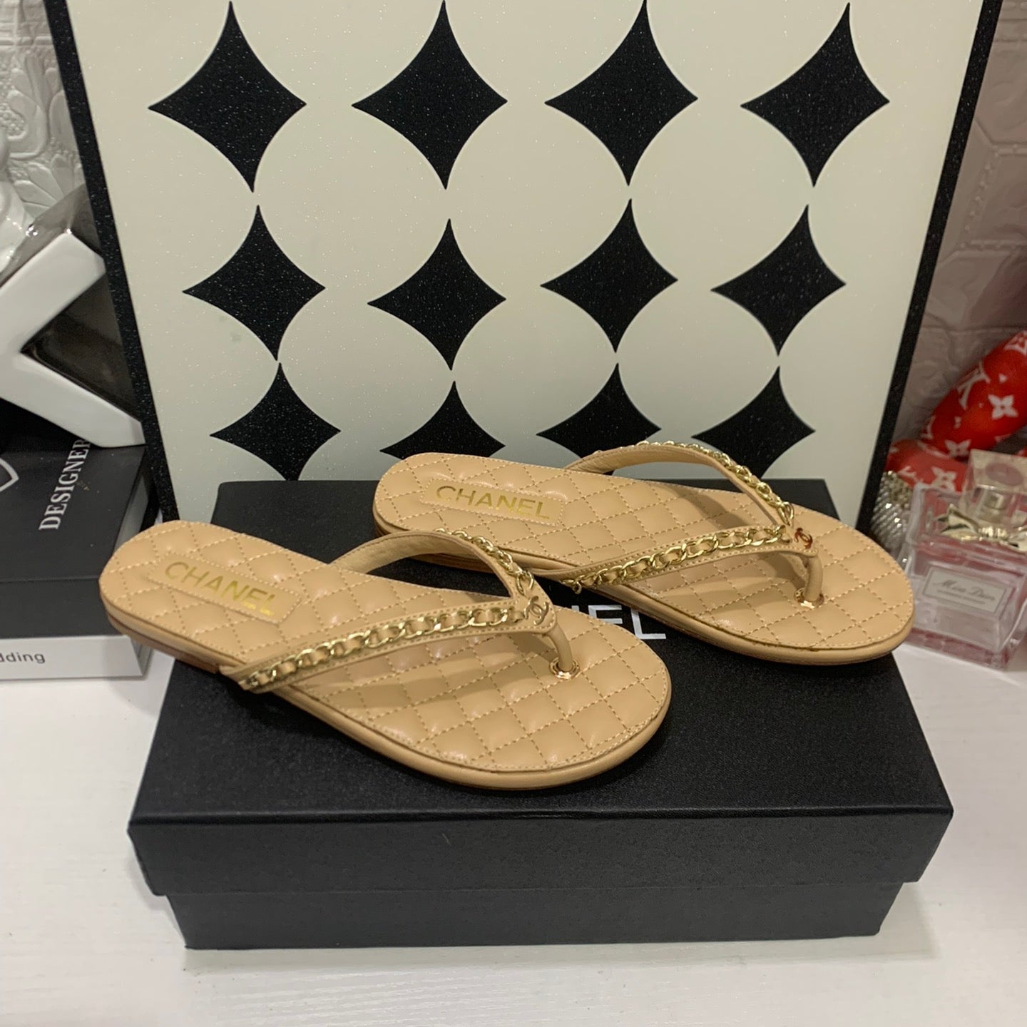 CC 26s Thong With Chain Beige Sheepskin 684867