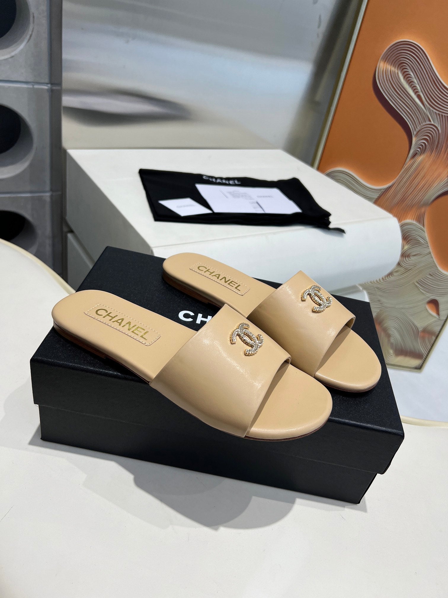 CC 26s Slide Beige Sheepskin 684902