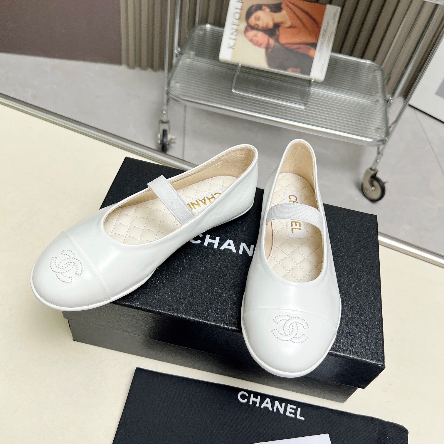 CC 26s Ballet Flat White Glossy Sheepskin 684825