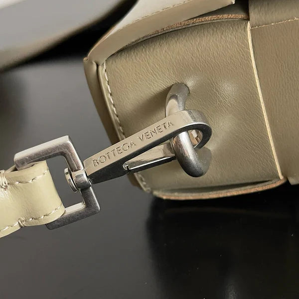 BV Two-In-One Cassette Bag 26cm Warm Beige Leather
