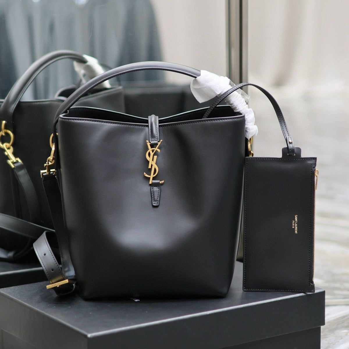 le 37 26cm black calfskin gold hardware