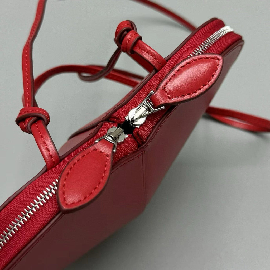 le coeur red calfskin shouder bag