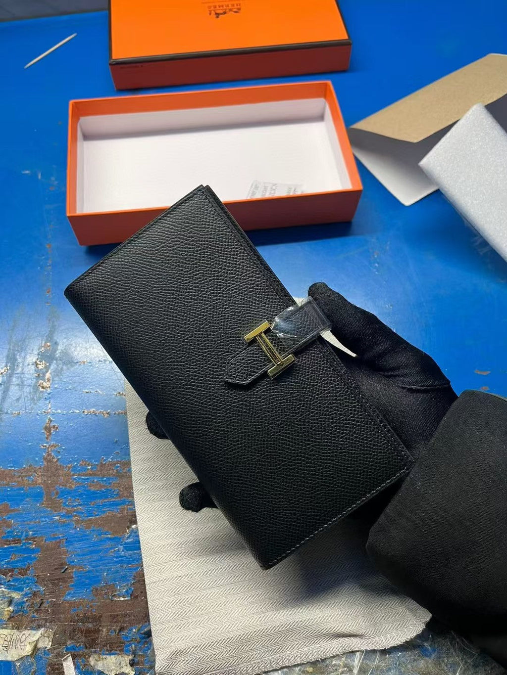 HM Black Epsom Bearn 17,5 Gusset Wallet gold hardware