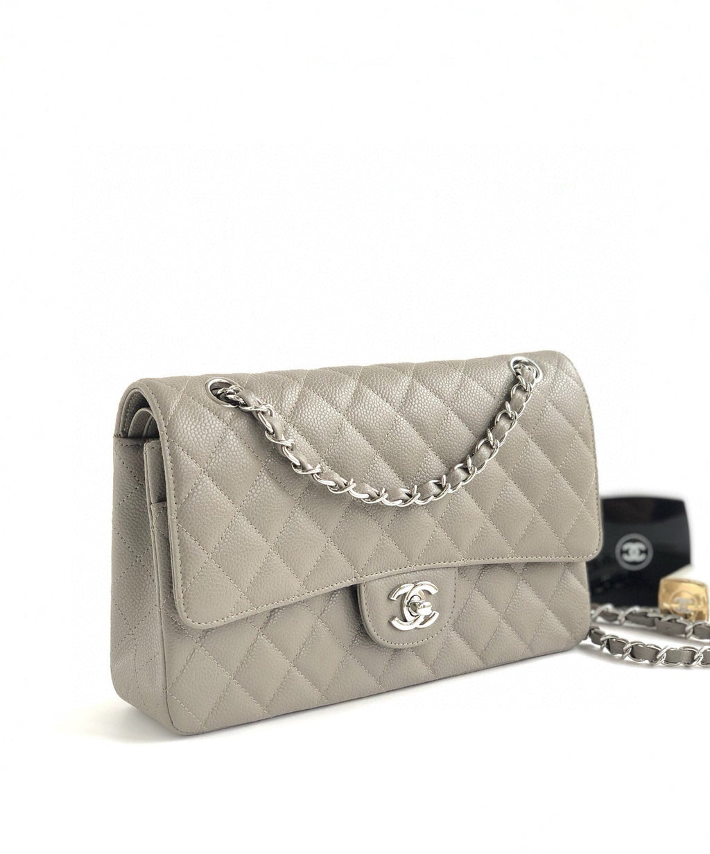 CC CLASSIC FLAP 25CM GRAY CAVIAR SILVER HARDWARE