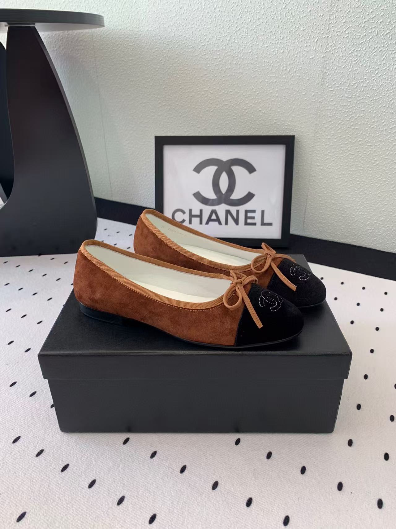 CC 25 Ballet Flat Black and Brown Suede